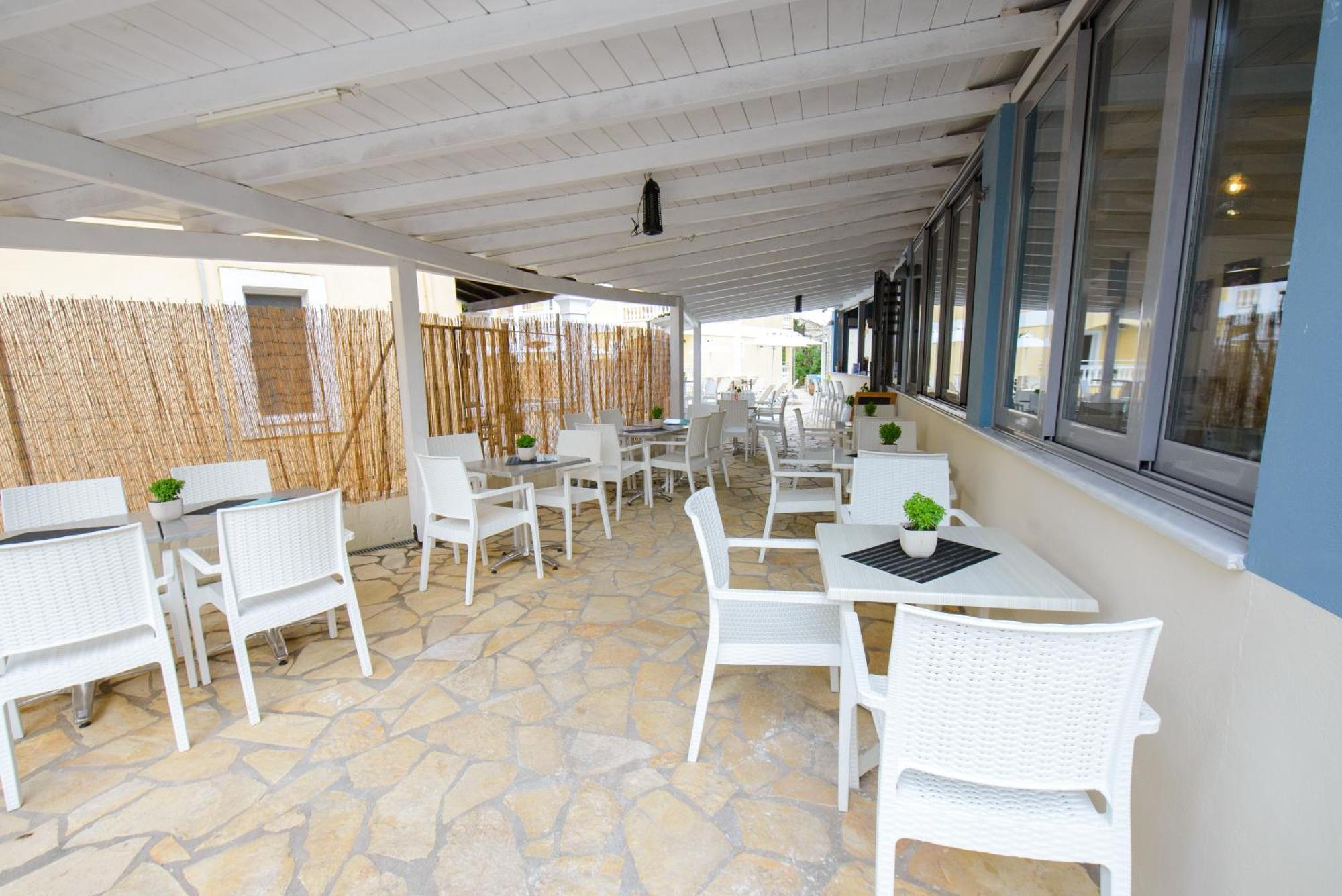 Saint Spiridon Hotel Kassiopi Extérieur photo