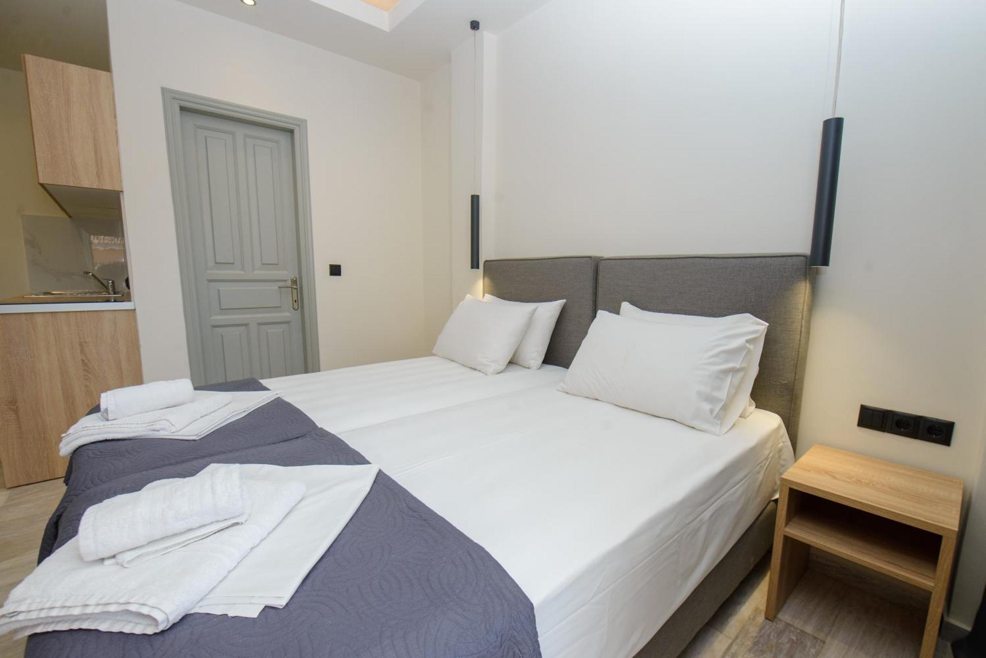 Saint Spiridon Hotel Kassiopi Extérieur photo