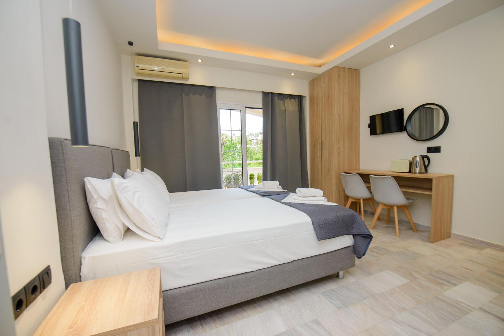Saint Spiridon Hotel Kassiopi Extérieur photo
